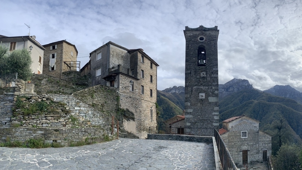 Il borgo medievale di Pruno - Pania Forata Hostel